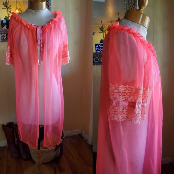 Vintage hot pink 1960s robe small medium - Picture 2 of 3